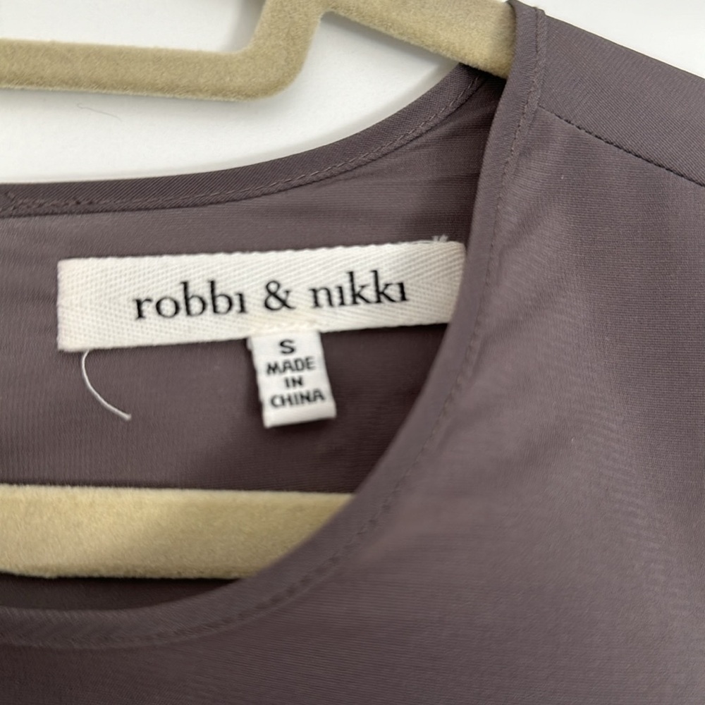 Robbi & Nikki Flowy Crepe Top - Picture 2 of 4